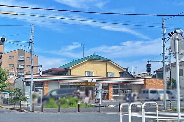 セブンイレブン足立六木店（約650m）