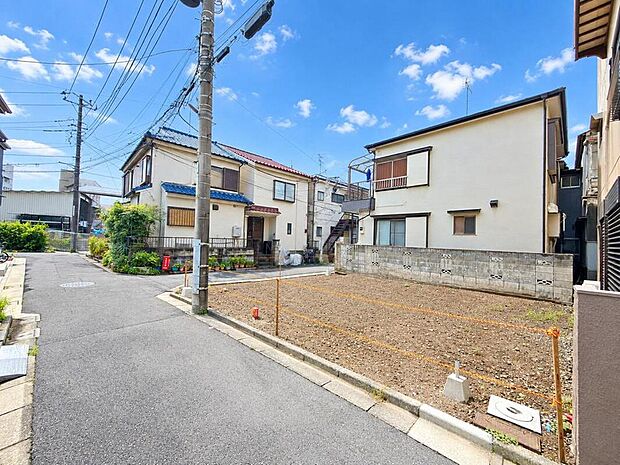 【前面道路含む現地写真】現地(2026年9月)撮影
愛車を天候から守り、快適な動線を叶えるビルトインガレージを備えています。