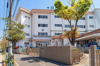 江戸川区立鹿本中学校 750m(徒歩10分)