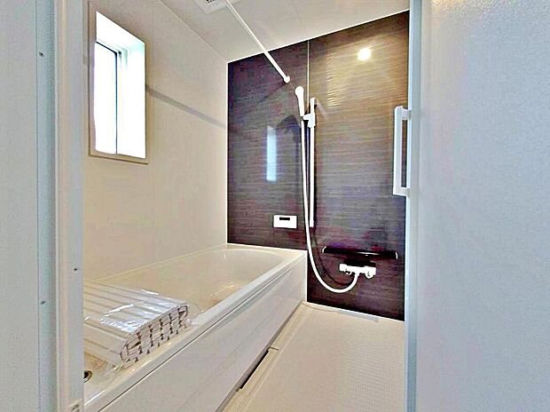 １号棟
１坪以上広さを設けた浴室で、ゆったりバスタイム♪お子様と一緒に入るにも充分な広さです。一日の疲れを癒せます♪