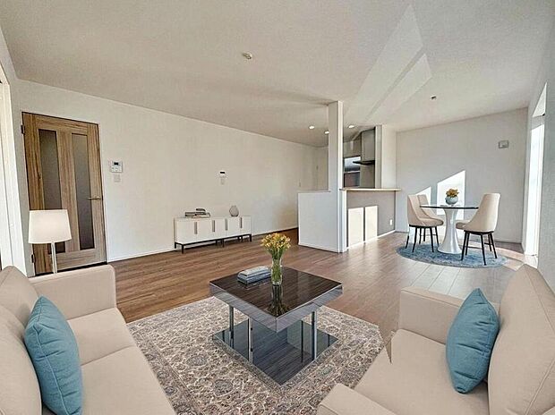 陽光ふりそそぐ明るい17.5帖のリビング。
対面式キッチンは、家事をしながら家族の様子が一目でわかる安心&便利設備♪
※家具をCGで加工しています。家具付き販売ではございません。