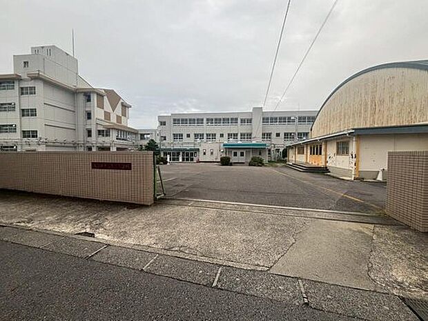 春日井市立不二小学校まで1600m