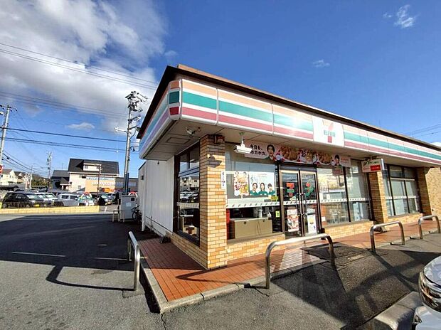 セブンイレブン半田北二ツ坂店まで180m