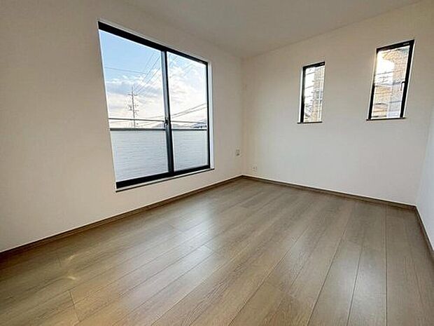 A号棟
バルコニーに直接アクセスできる居室です!
室内の空気を効率よく入れ替えることができ、夏場や湿気の多い時期には便利です♪