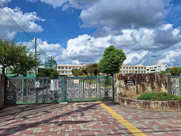 名古屋市立北陵中学校まで650m