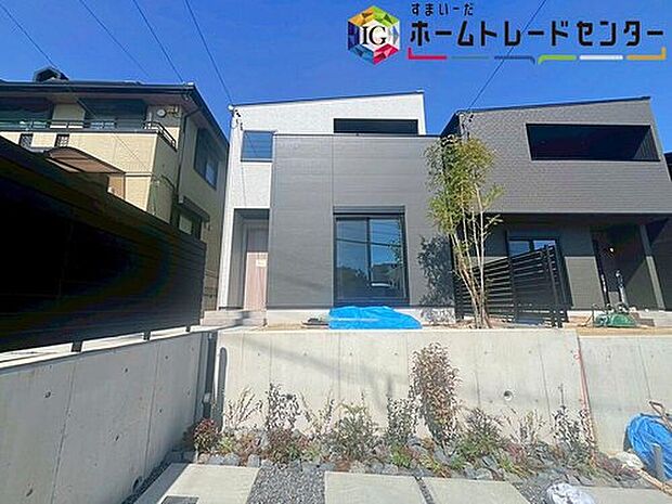 長久手市久保山９期（写真５号地）
堂々完成しました☆ご案内可能です♪
ぜひ現地にて、実際の建物・街並み・日当たり、住宅の構造や設備仕様など、いつでもお気軽にお問い合わせ下さい♪