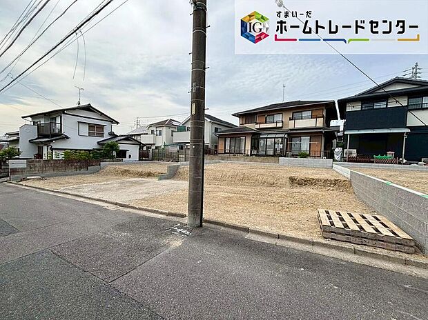 春日井市岩成台5丁目 全3棟
2026年8月下旬完成予定☆
小・中学校が徒歩圏内で、毎日のお子様の通学も安心!子育て世代にオススメのエリアです。