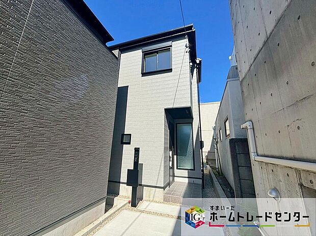 名古屋市東区大松町　全２棟（写真２号棟）
ご好評につき早くも残り１棟！
堂々完成しました☆ご案内可能です♪
お車２台駐車可能です♪
お問い合わせはお気軽に、ホームトレードセンター株式会社まで！