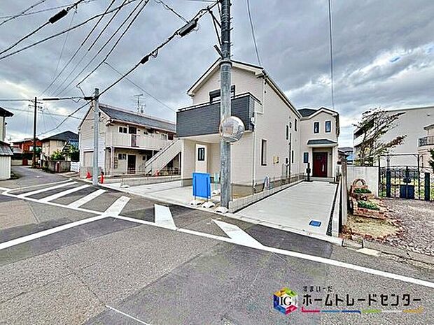 【前面道路含む現地写真】前面道路は、東側約6.2~9.7mの道路です。
交通量も少なく、駐車も落ち着いて行える環境になっています。