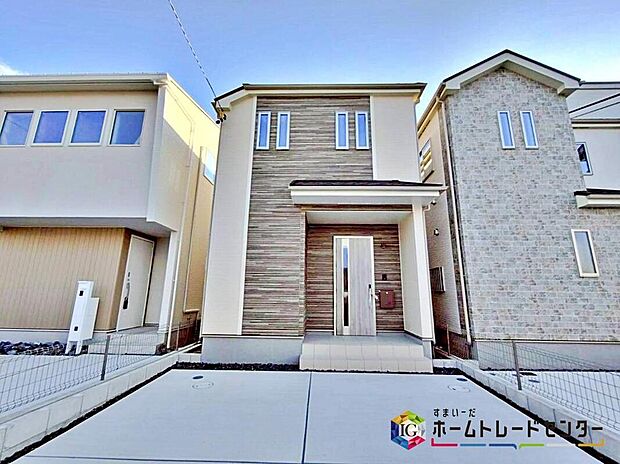 【現地外観写真】名東区香流9期、全2棟(写真B号棟)
堂々完成しました☆
ぜひ現地にて、実際の建物・街並み・日当たり等ご確認下さい!
お問い合わせはホームトレードセンター株式会社までお気軽に♪