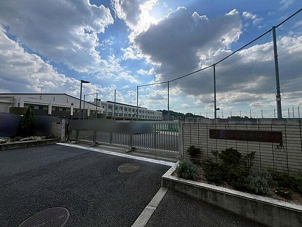 名古屋市立吉根中学校（約640m）