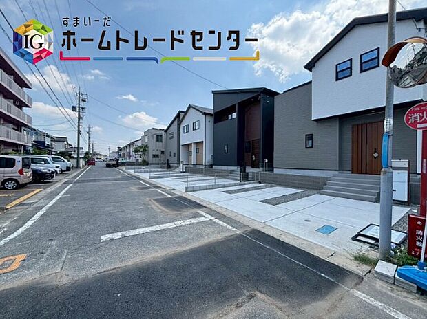 【前面道路含む現地写真】前面道路は北側約6mの道路。
しっかり舗装もされているので、ベビーカーや自転車で通っても快適に通行できます。