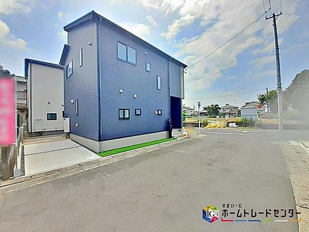 【前面道路含む現地写真】前面は、北側約6m 西側約6mの道路に接道しています。
静かな環境で駐車が可能です。
ぜひ現地にて、実際の建物・街並み・日当たり等ご確認下さい♪
お問い合わせはお気軽に☆