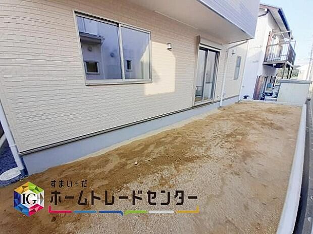 【庭】１号棟
ガーデニングやバーベキュー等にも便利な広々としたお庭つき♪