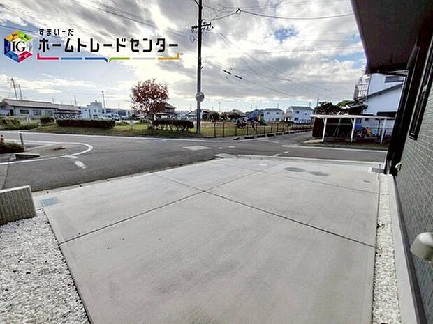 【駐車場】2号棟
並列3台駐車可能なスペースを確保しました☆(車種による)
来客時も安心です♪
セカンドカー用にされてもいいですね♪
交通量が少なく、ゆとりをもって駐車できます。