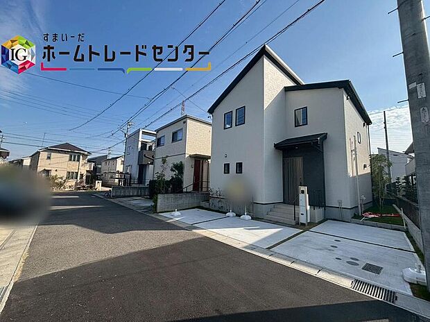 【前面道路含む現地写真】前面は、北側５ｍの市道に接道しています。
交通量も少なく、ゆとりをもって落ち着いて駐車が行える環境になっています。