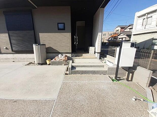 【宅配ボックス】2号棟
宅配ボックス付きです♪
不在時に便利です