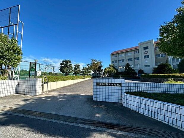 刈谷市立朝日中学校（約2,500m）