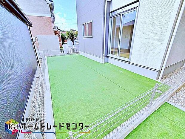 【庭】１号棟
お庭のあるおうち☆
マンションにはない戸建てならではのメリットです！
好きなお花でお庭をいっぱいに！お子様やペットの遊び場に♪