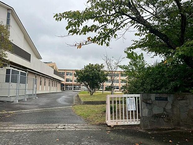 日進市立日進中学校（約2,100m）