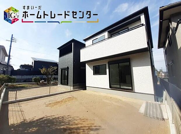 【庭】２号棟　お庭スペース☆
広々としたお庭がございます♪
南向きで日当たり良好です♪
小さなお子様の遊び場や、ガーデニング・家庭菜園・BBQなどお好みにお楽しみいただけます♪