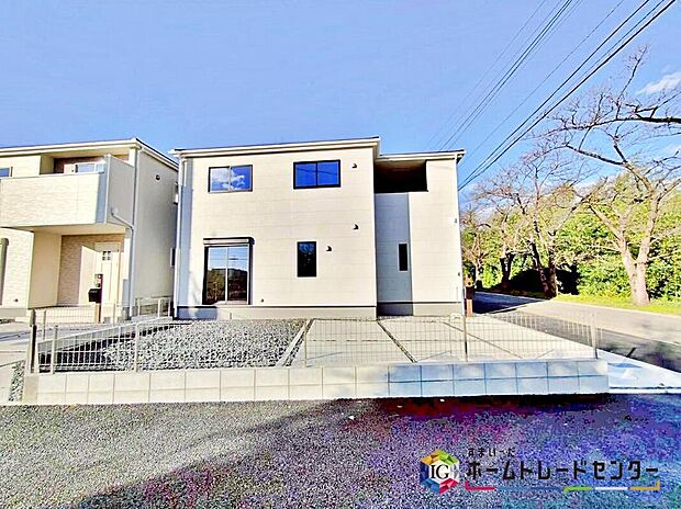 【現地外観写真】春日井市桃山町定野　全３棟（写真１号棟）
堂々完成しました☆
お問い合わせはホームトレードセンターまで、お気軽に♪