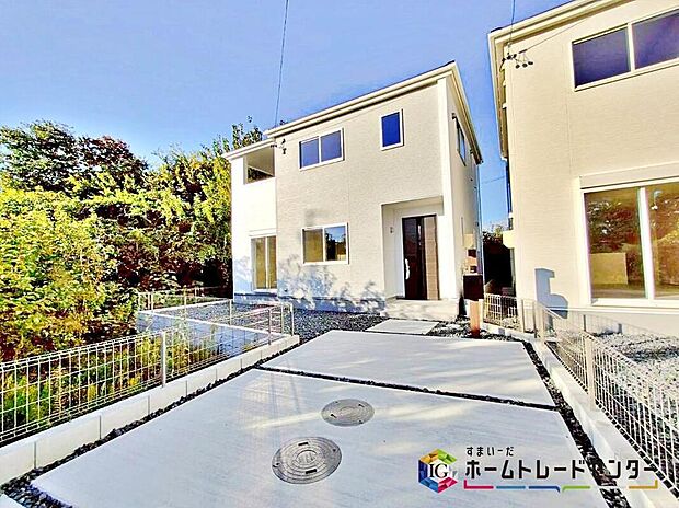 【現地外観写真】春日井市桃山町定野　全３棟（写真３号棟）
堂々完成しました☆
お問い合わせはホームトレードセンターまで、お気軽に♪