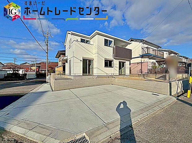 【駐車場】並列3台駐車可能なスペースを確保しました☆
来客時も安心です♪
セカンドカー用にされてもいいですね♪
交通量が少なく、ゆとりをもって駐車できます。
駐車が必要ないスペースは他の用途多数!