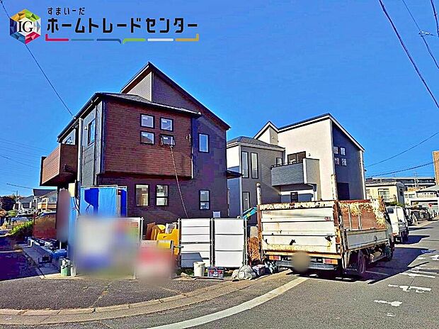 【前面道路含む現地写真】前面は、交通量の少ない 東側約5.9m 南側 約8.9mの道路です。
ゆとりがあり、駐車も落ち着いて行える
環境になっています。