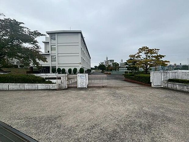 春日井市立岩成台中学校(約750m)