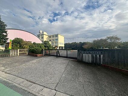 春日井市立神屋小学校 979m(979m)