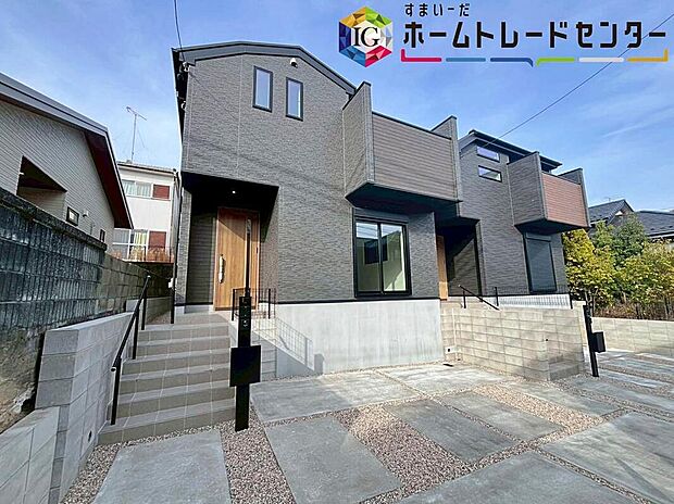 【現地外観写真】名東区神丘町3丁目 全2棟(写真1号棟)
ご好評につき残り1棟!
小・中学校が徒歩10分圏内、お子様の毎日の通学も安心の距離です。