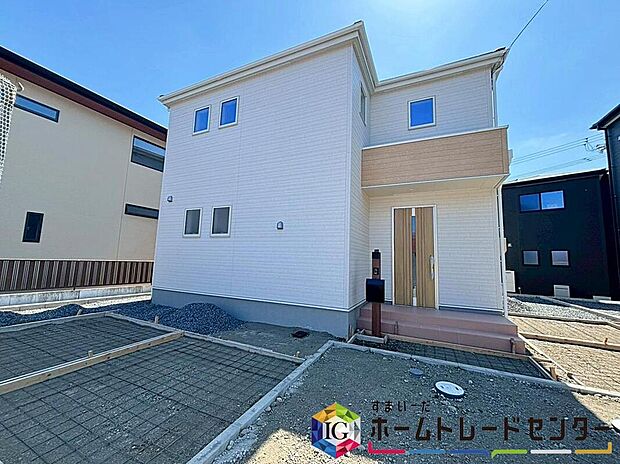 【現地外観写真】リーブルガーデン小牧市小木 3号棟
ご好評につき残り2棟!
コンビニ・ドラッグストア徒歩7分、スーパー徒歩18分♪
暮らしに便利な住環境です。