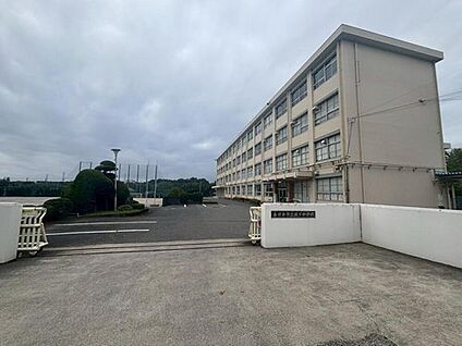 春日井市立坂下中学校 2100m(徒歩27分)