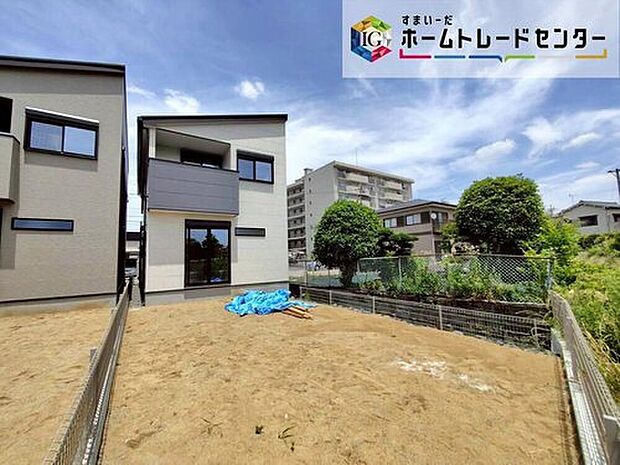 【庭】２号棟　お庭スペース☆
各棟にお庭がございます☆
マンションにはない戸建てならではのメリットです！
好きなお花でお庭をいっぱいに！
お子様やペットの遊び場にも♪