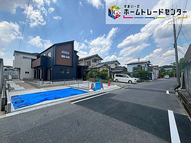 【前面道路含む現地写真】前面は、交通量の少ない東側約５．９ｍの道路です。
ゆとりがあり、駐車も落ち着いて行える
環境になっています。