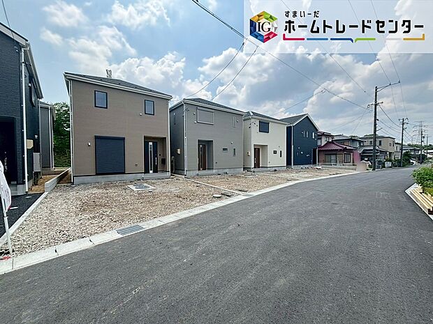 【現地外観写真】守山区中志段味第３　（写真右から１１・１２・１３号棟）美しく整備された全13区画の大型分譲地。統一感のある街並みが広がります。