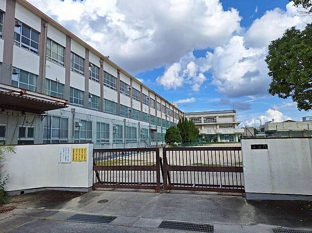 名古屋市立楠中学校（約784m）