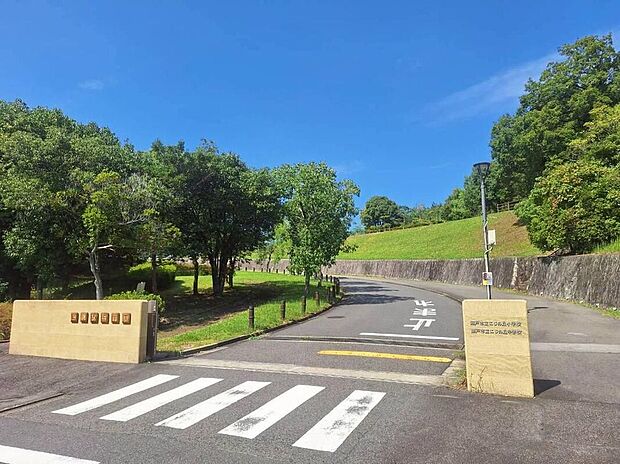 瀬戸市立にじの丘学園小学校（約2,000m）