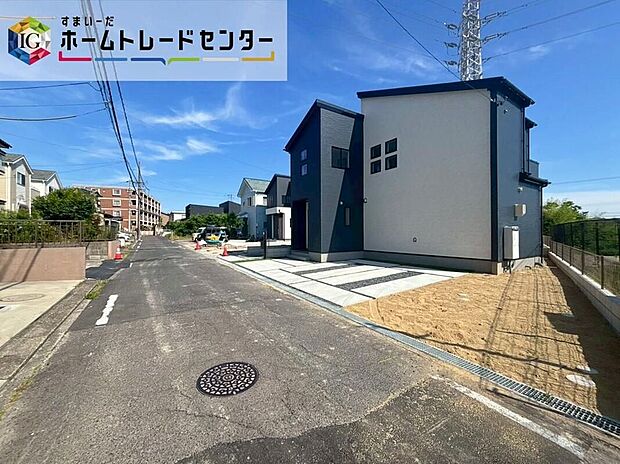 【前面道路含む現地写真】前面は、北側約4.9mの道路に接道しています。ゆとりがあり、駐車もスムーズに行うことができます♪