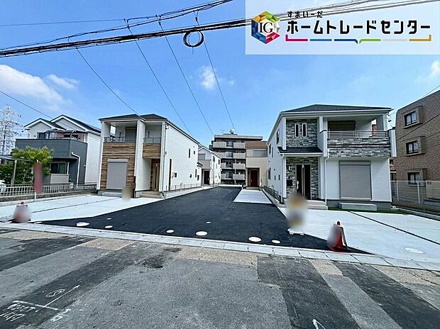 【現地外観写真】すっきりとした外観が印象的な完成済みの住まいです。ZEH水準住宅や住宅性能評価、耐震等級3取得の安心感に加え、WICや納戸など収納豊富な間取りも現地で実際にじっくりご確認いただけます。