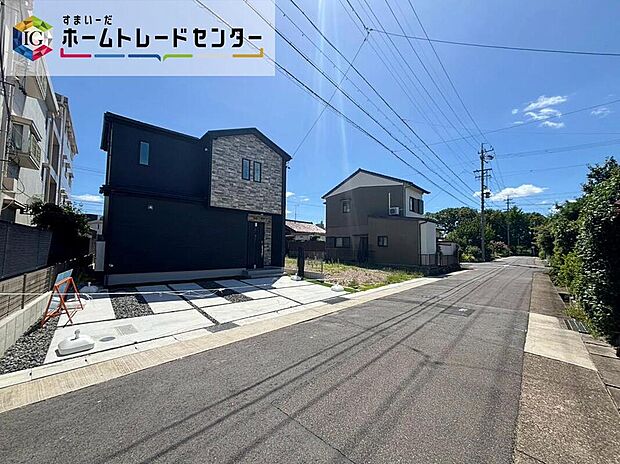 【前面道路含む現地写真】前面は、北側約５．９ｍの道路に接道しています。
静かな環境で駐車が可能です。
お問い合わせはお気軽に♪