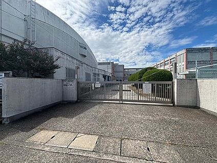 名古屋市立鳥羽見小学校 260m(徒歩4分)