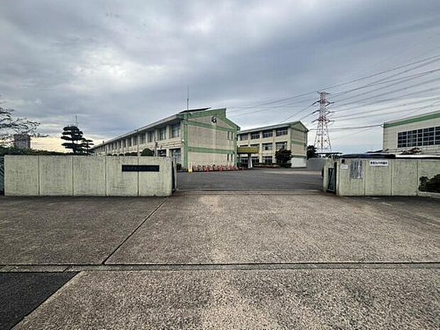 小牧市立光ケ丘小学校(約1,200m)