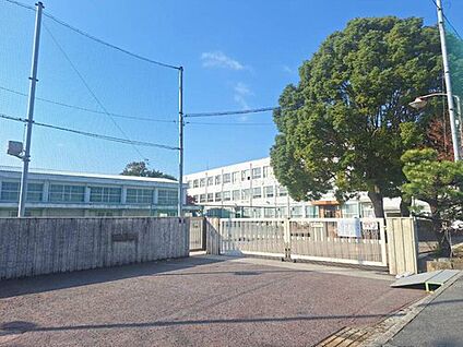 名古屋市立伊勝小学校 600m (徒歩8分)