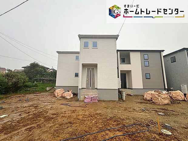 【現地外観写真】小牧市池之内鳶ヶ巣第二　全４棟（写真１号棟）２０２６年９月中旬完成予定☆並列２台駐車可能、全棟お庭付き♪お問い合わせはお気軽に、ホームトレードセンター株式会社まで！