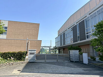 乙川中学校 900m
