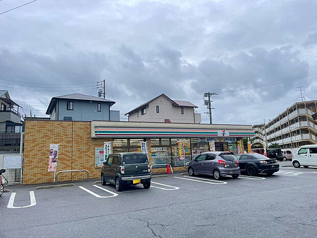 セブンイレブン東海市富木島山中店（約120m）