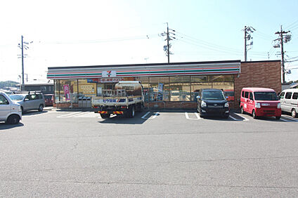 セブンイレブン東海市加木屋町中平地店 700m
