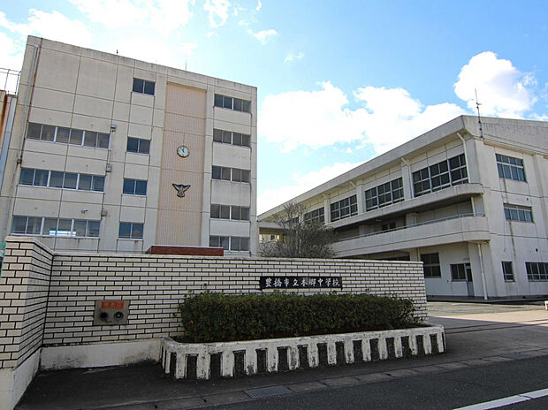 本郷中学校（約700m）